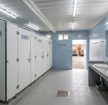 Ground-floor wash & toilet block